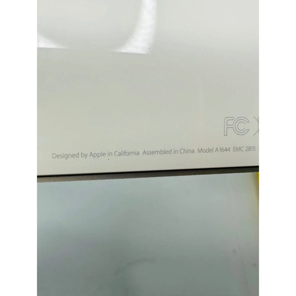 Apple Magic Keyboard A1644 EMC 2815 Wireless Bluetooth Silver Full Size